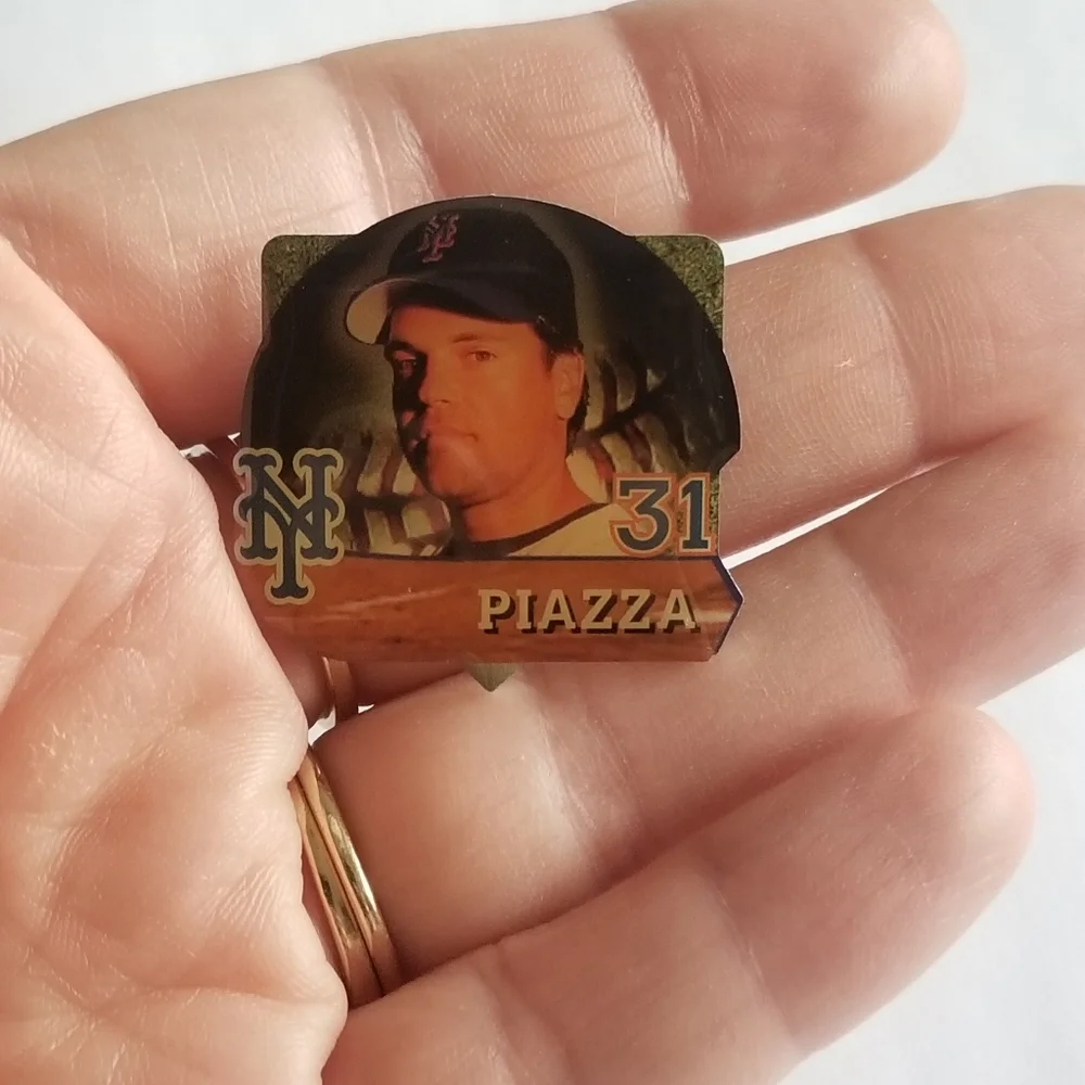 Yankees lapel pin Mike Piazza 31 baseball MLBPA 2005 New York y2k